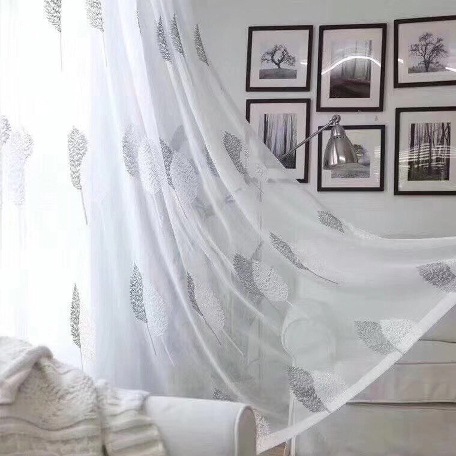 5 Cách chọn rèm cửa giá rẻ nhưng vẫn đẹp & chất lượng? Rèm voan trắng giữ lại ánh sáng tự nhiên