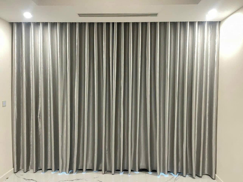 5 Bí quyết chọn rèm cửa phòng khách đẹp ưng ý nhất Rèm cửa chính phòng khách tông màu xám trắng thanh lịch