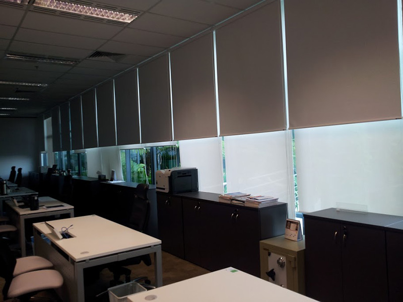 Tổng hợp 100+ loại rèm cửa phòng làm việc đẹp, giá tốt Rèm cửa văn phòng dạng cuộn có khả năng chống nắng và cách nhiệt tốt