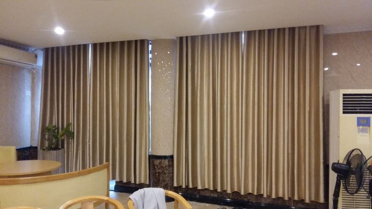 5 Cách chọn rèm cửa giá rẻ nhưng vẫn đẹp & chất lượng? Rèm vải gấm trơn cao cấp cho những ai yêu thích sự đơn giản, thanh lịch